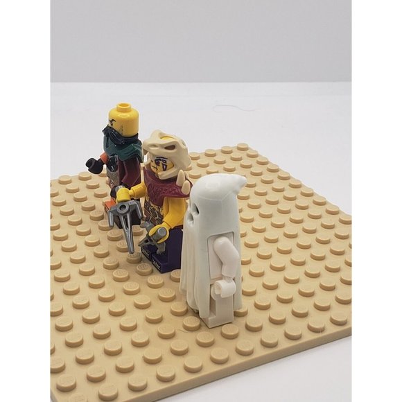 LEGO Lot 3 Mixed Minifigure Glow in Dark Ghost 9467 + two Other Figs C0496 - Picture 3 of 12